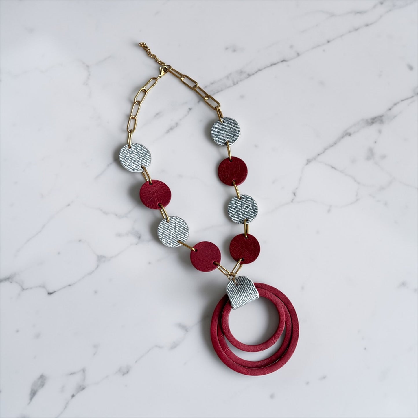 LEATHER CIRCLES NECKLACE