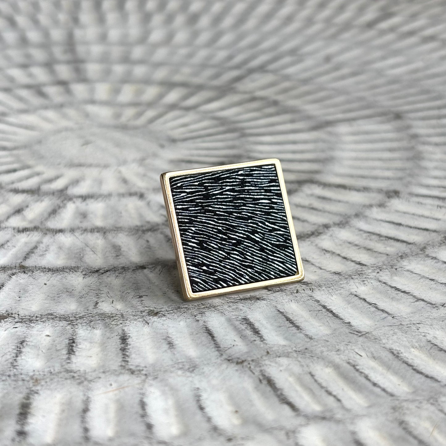 SQUARE LEATHER RING