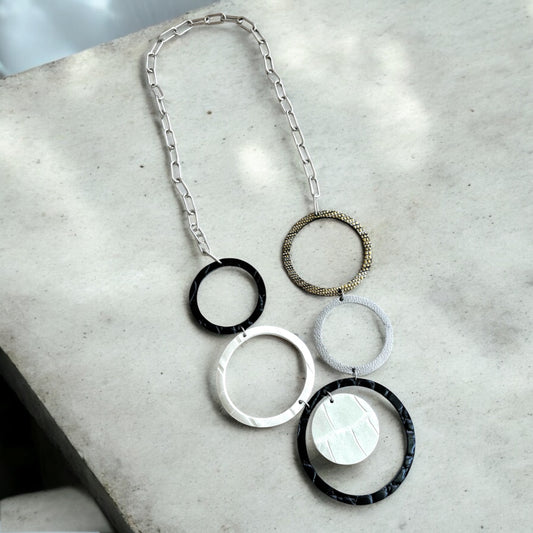 LEATHER CIRCLES NECKLACE