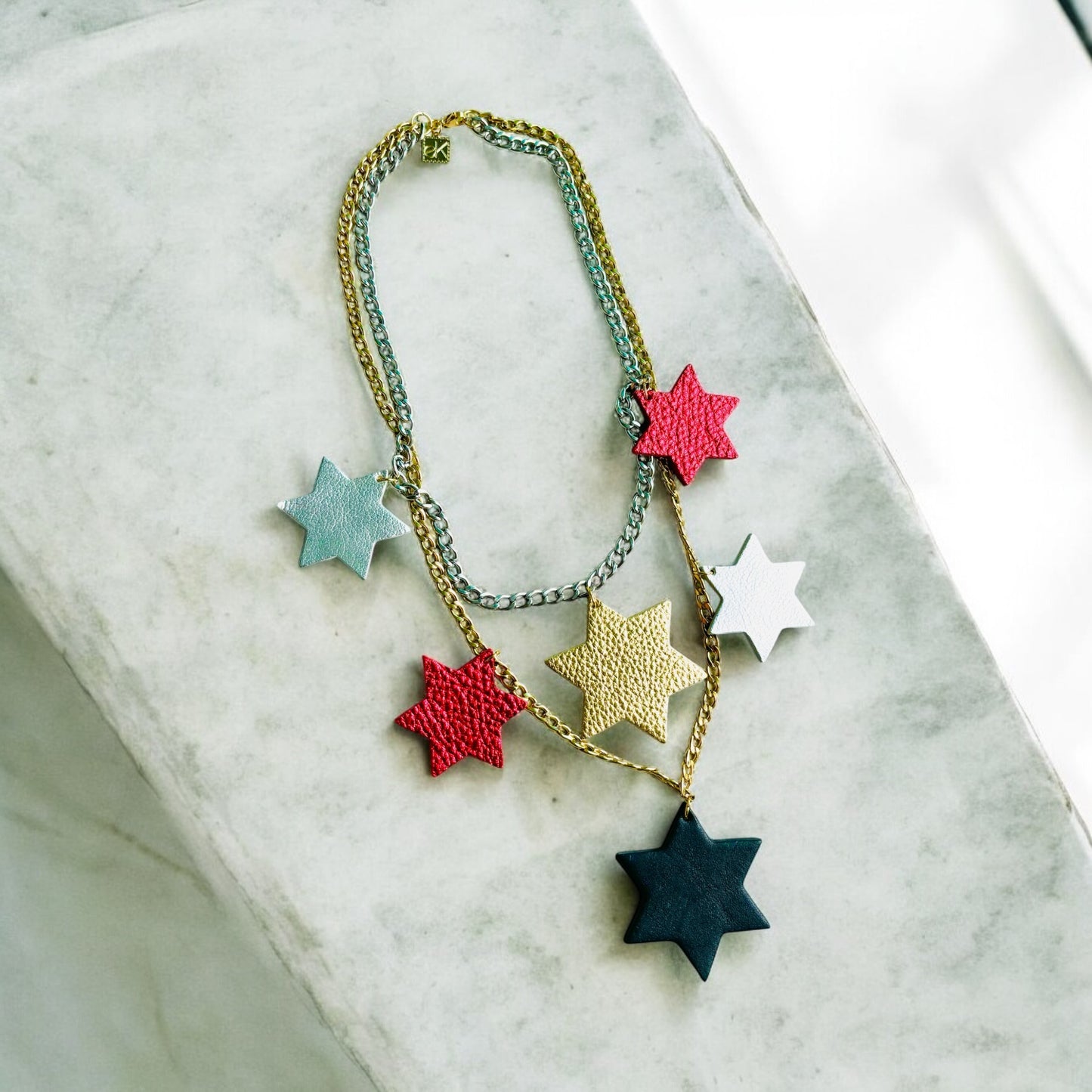 LEATHER STARS NECKLACE