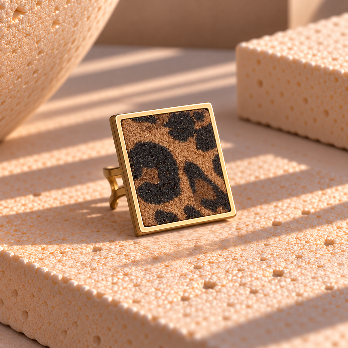 SQUARE LEATHER RING