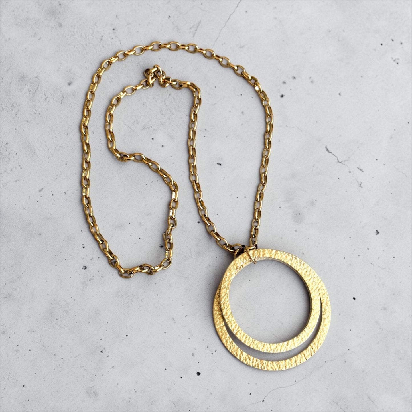 LEATHER CIRCLES NECKLACE
