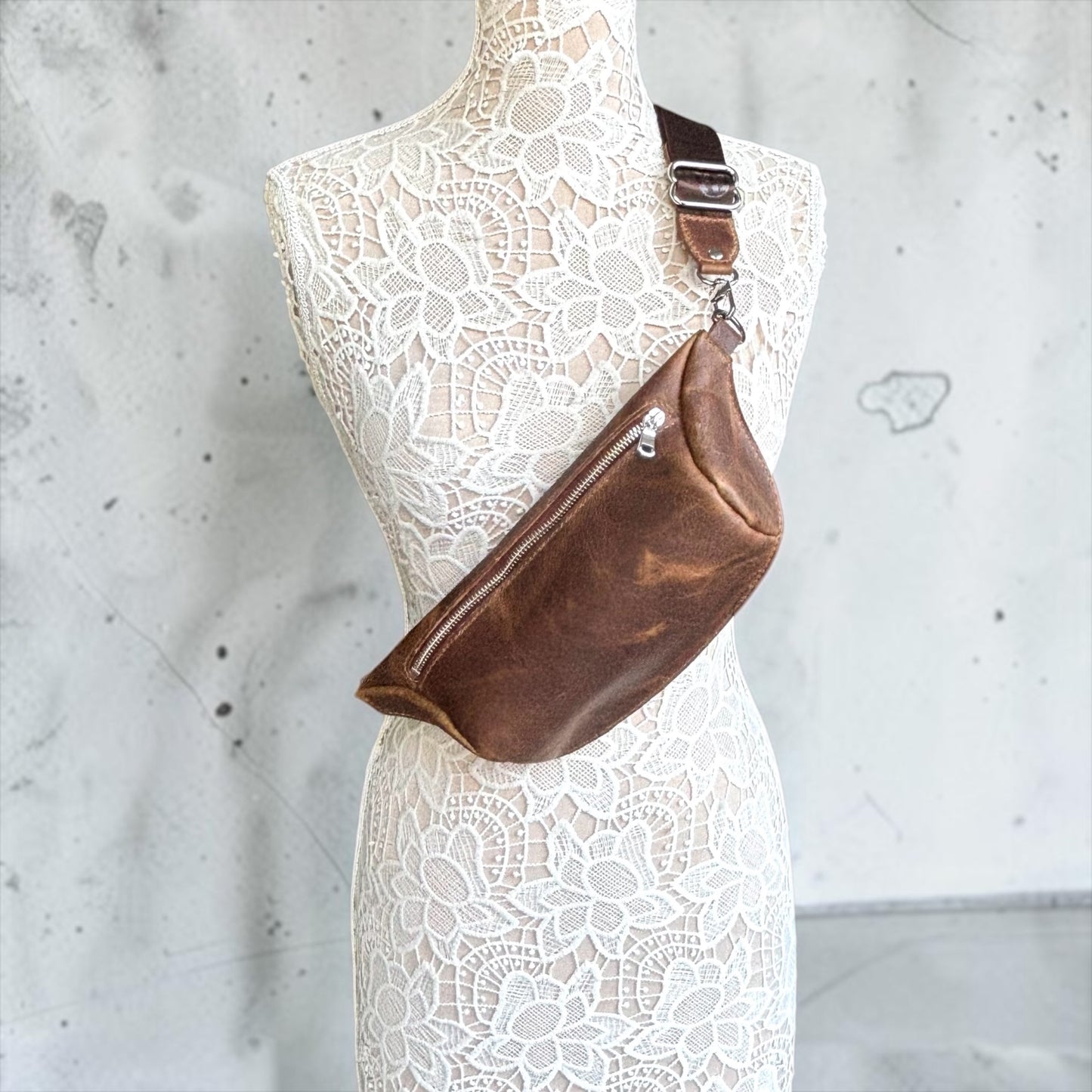 ADJUSTABLE FANNY PACK / SHOULDER BAG