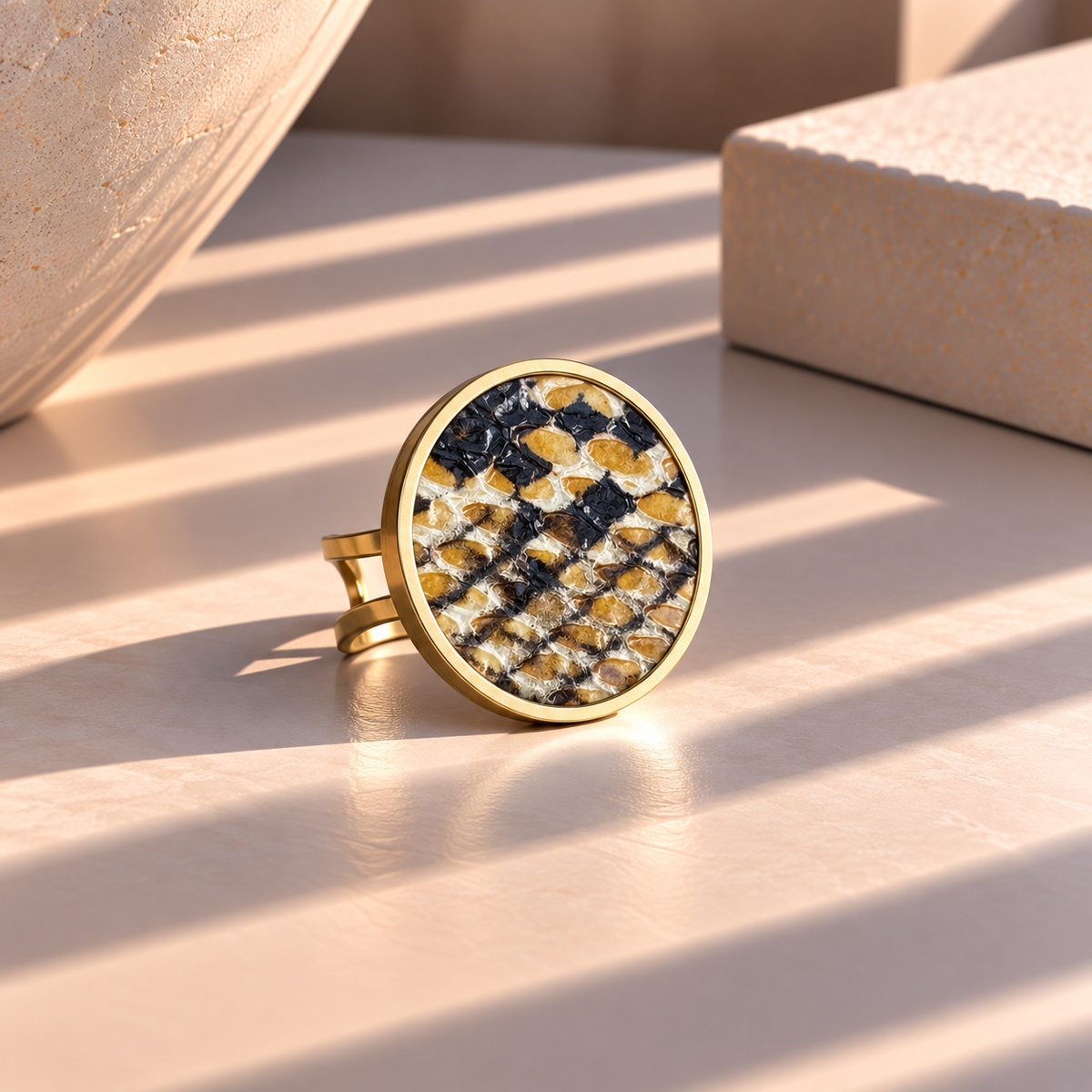 ROUND LEATHER RING