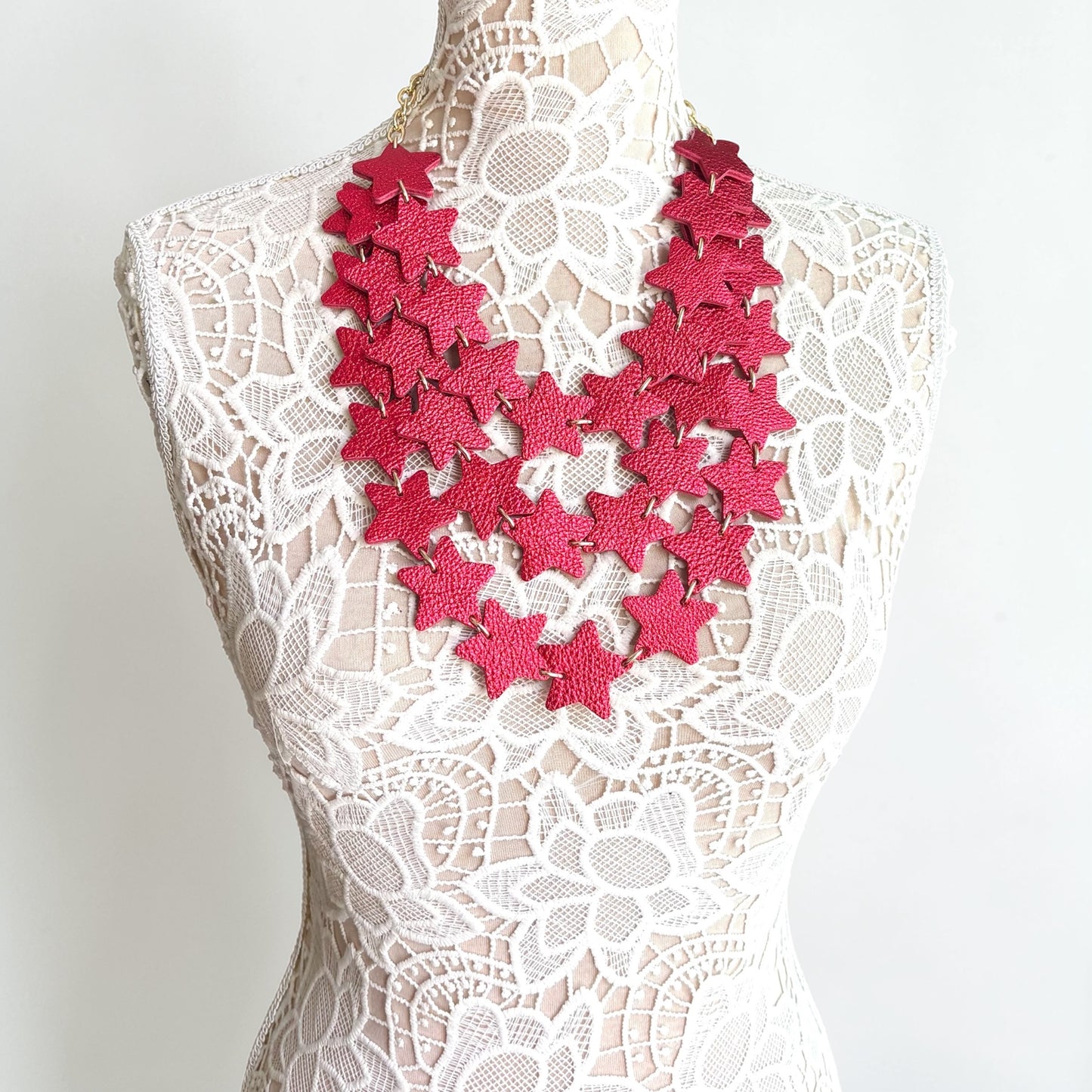 LEATHER STARS NECKLACE