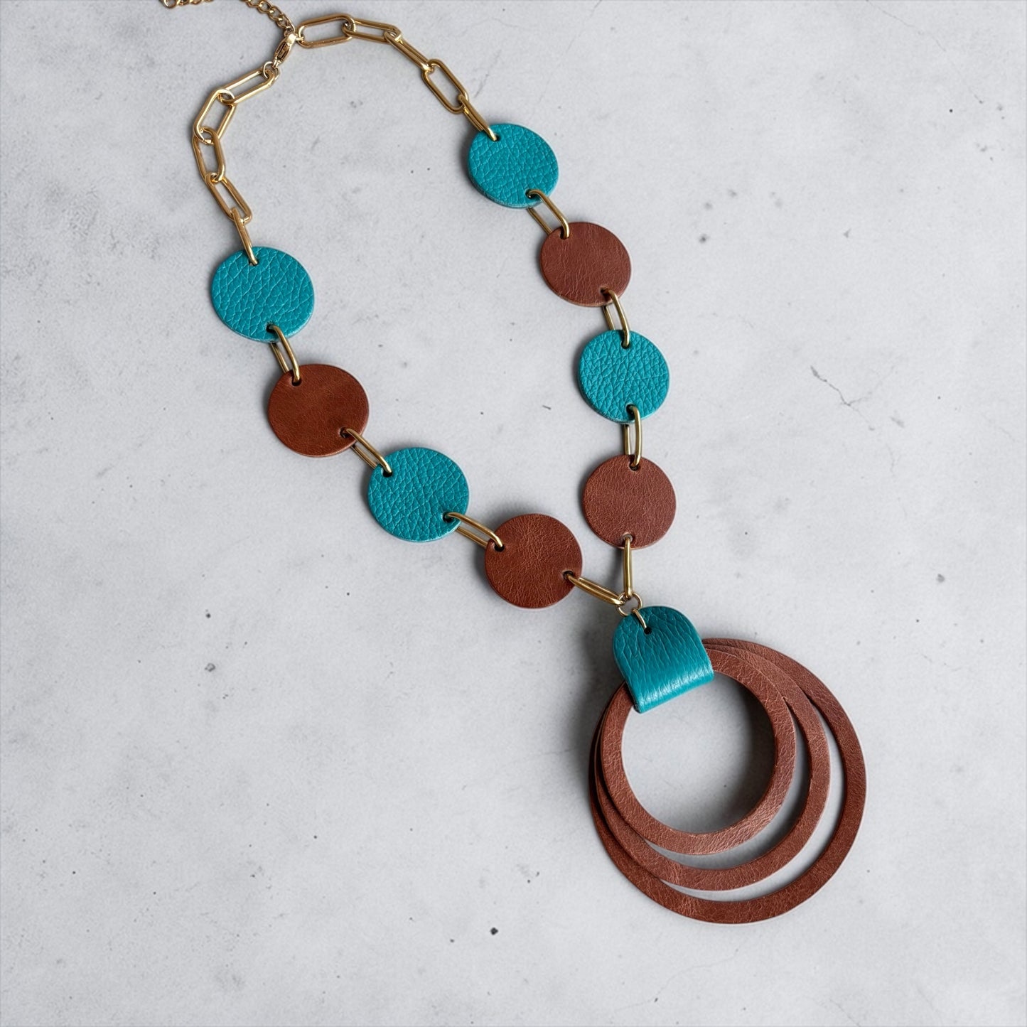 LEATHER CIRCLES NECKLACE