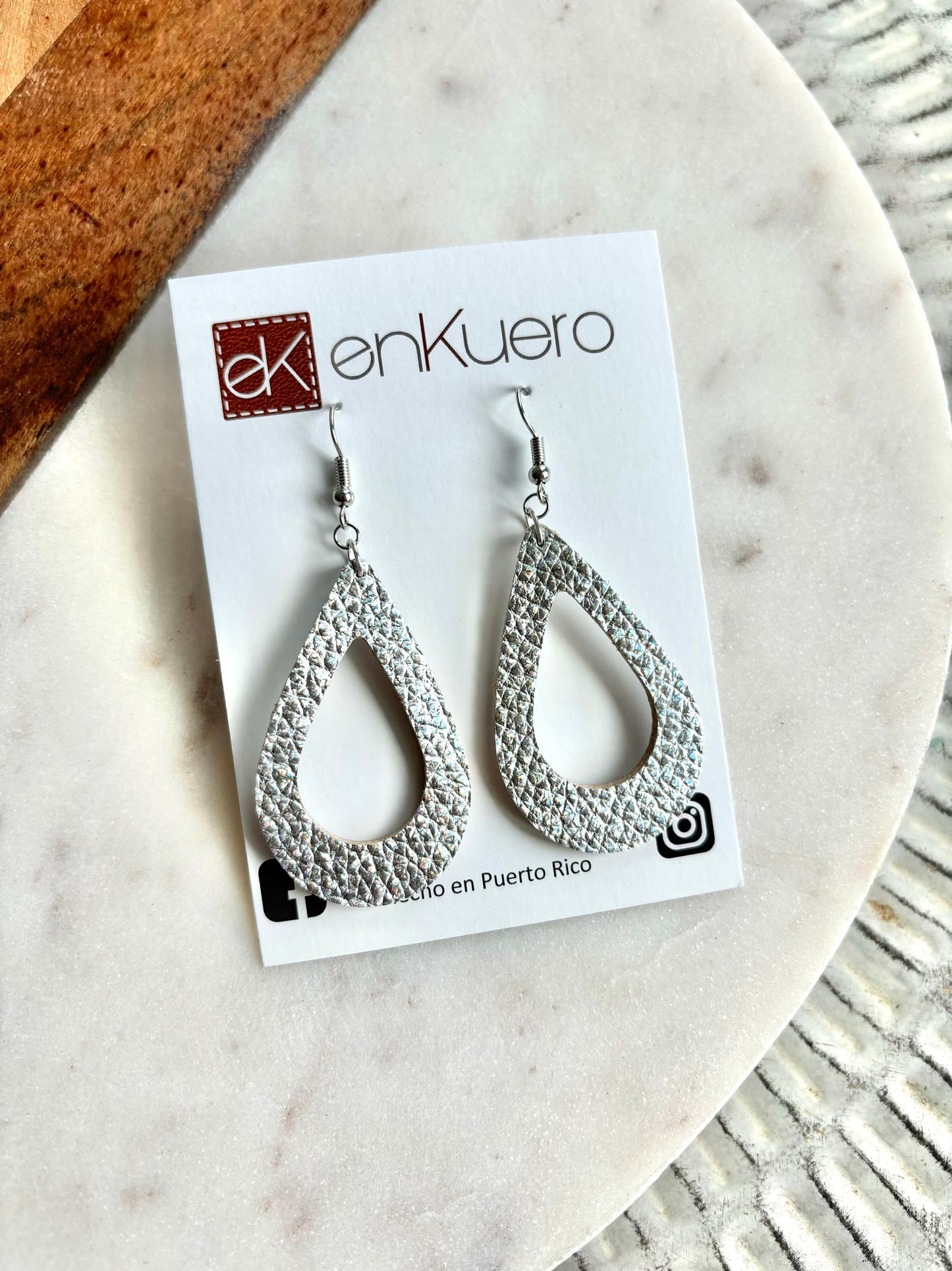 CUTOUT TEARDROP EARRINGS