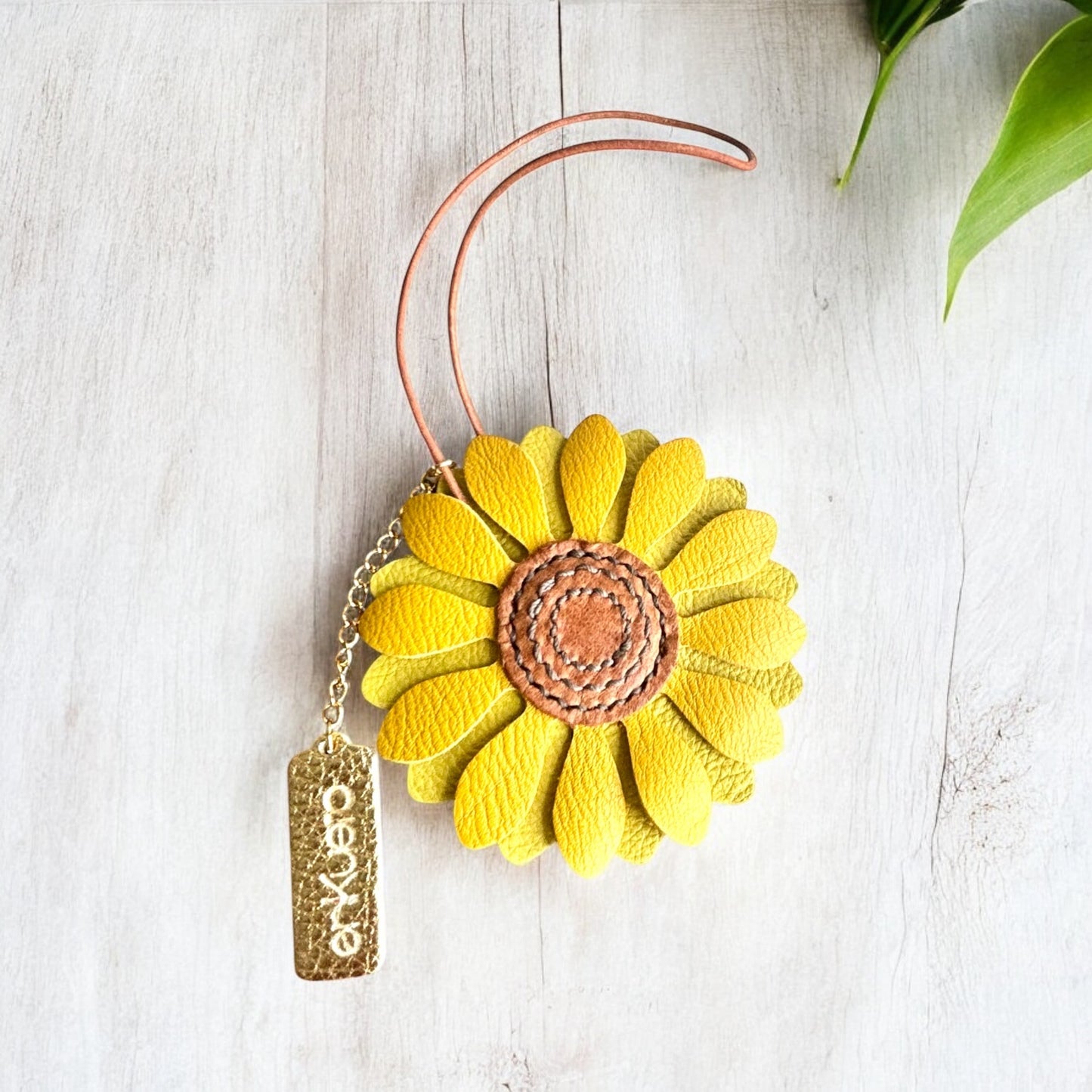 FLOWER KEYCHAIN / BAG CHARM