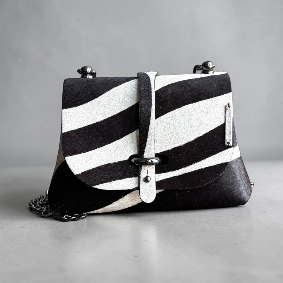 HAIR-ON MINI DAISY BAG