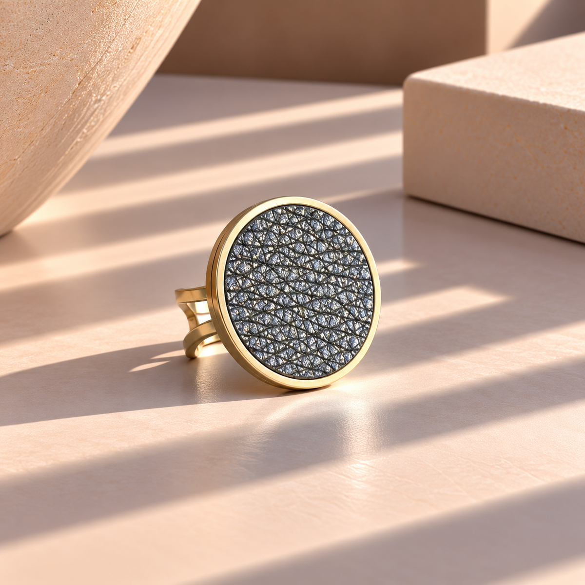 ROUND LEATHER RING