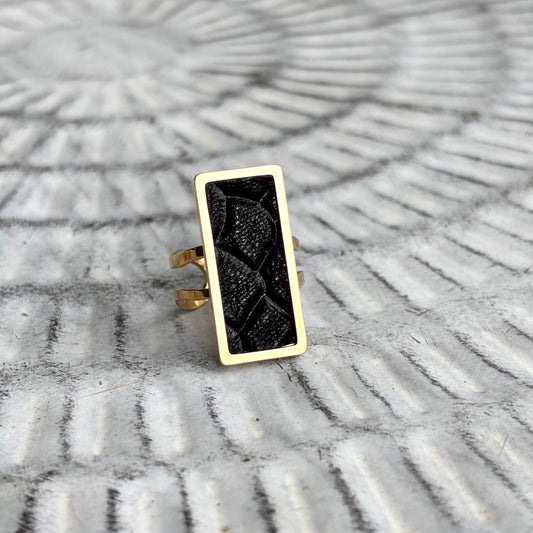 RECTANGLE LEATHER RING