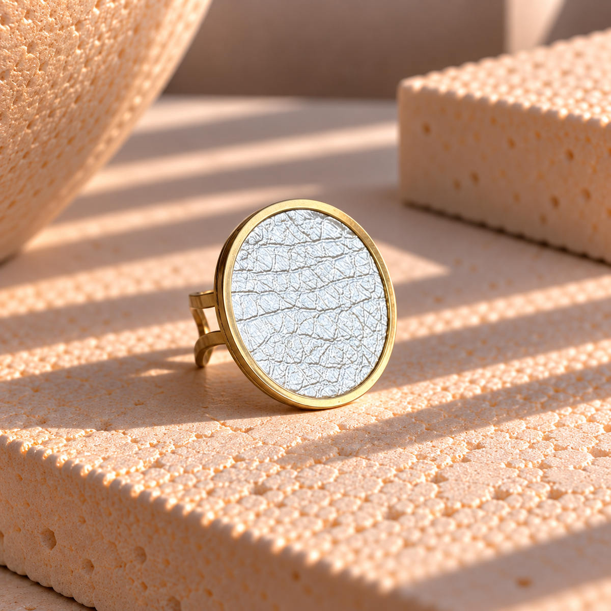 ROUND LEATHER RING