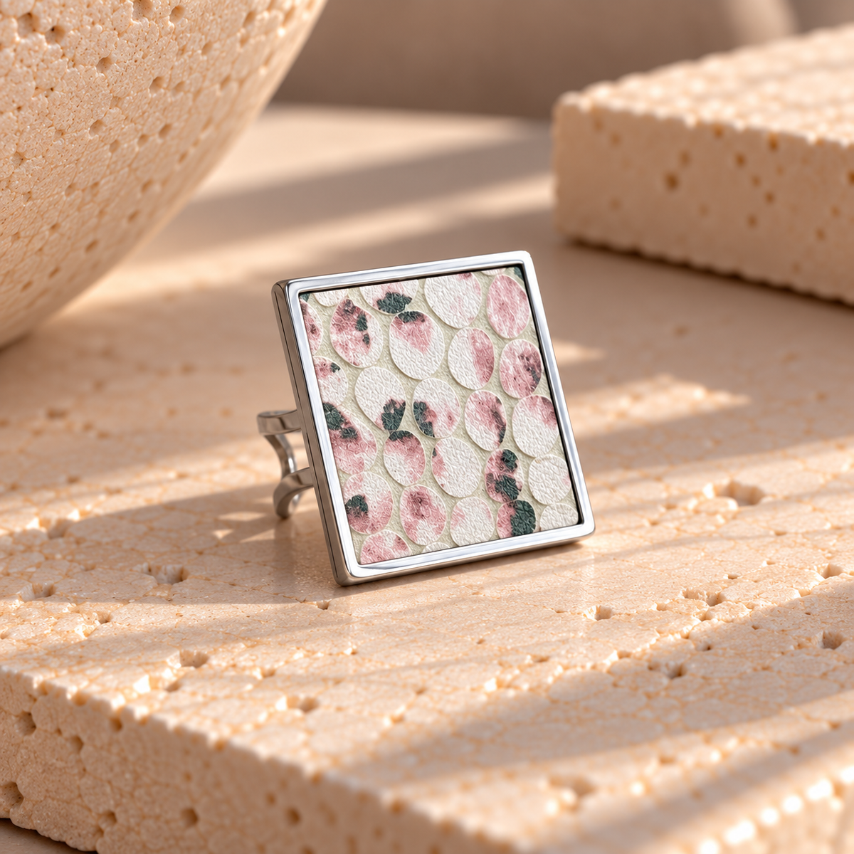 SQUARE LEATHER RING