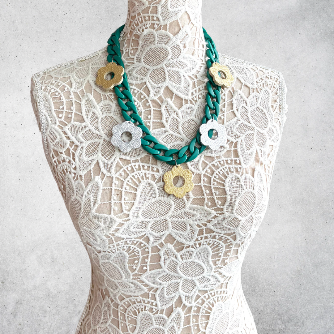 LEATHER FLOWERS NECKLACE
