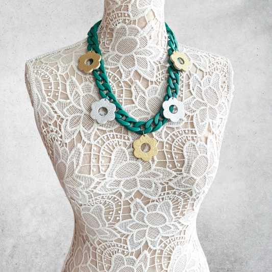 LEATHER FLOWERS NECKLACE