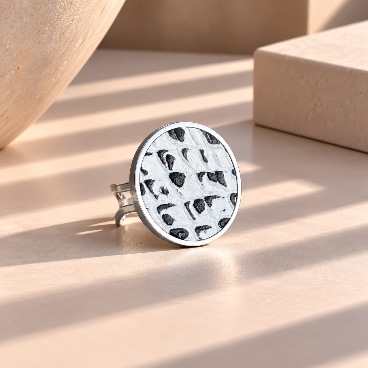 ROUND LEATHER RING