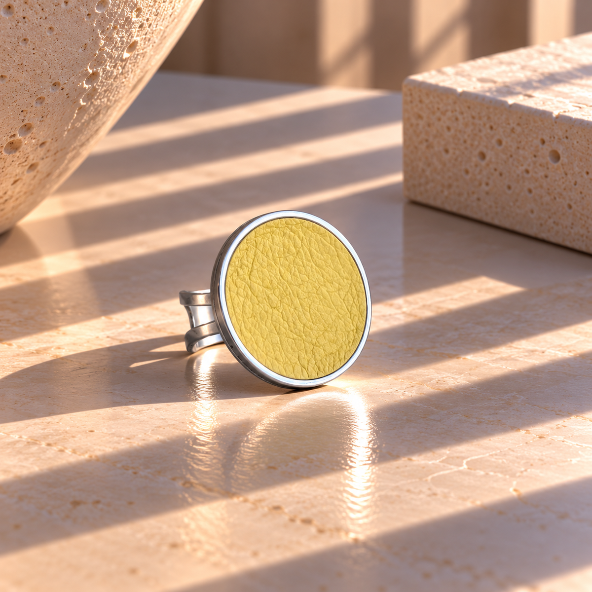 ROUND LEATHER RING