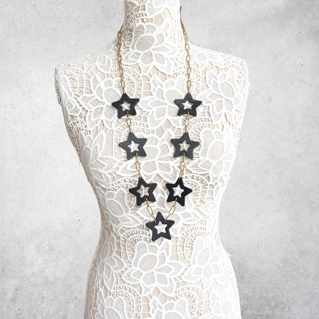 LEATHER STARS NECKLACE