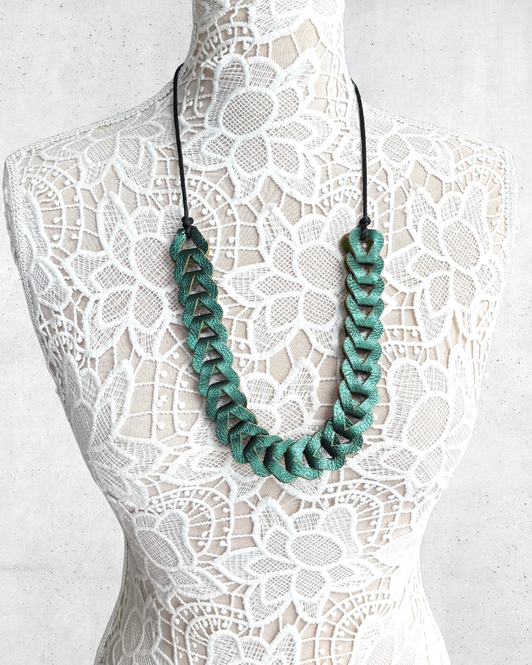 LEATHER LINKS NECKLACE