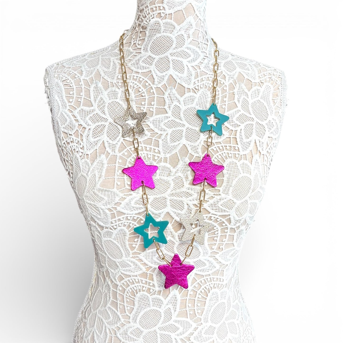 LEATHER STARS NECKLACE