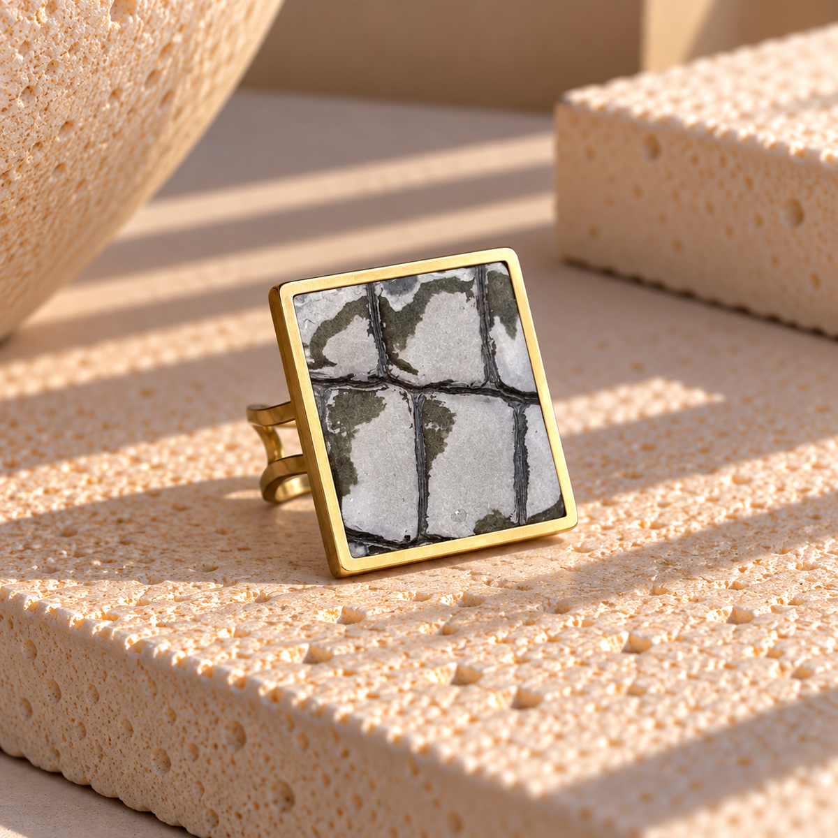 SQUARE LEATHER RING