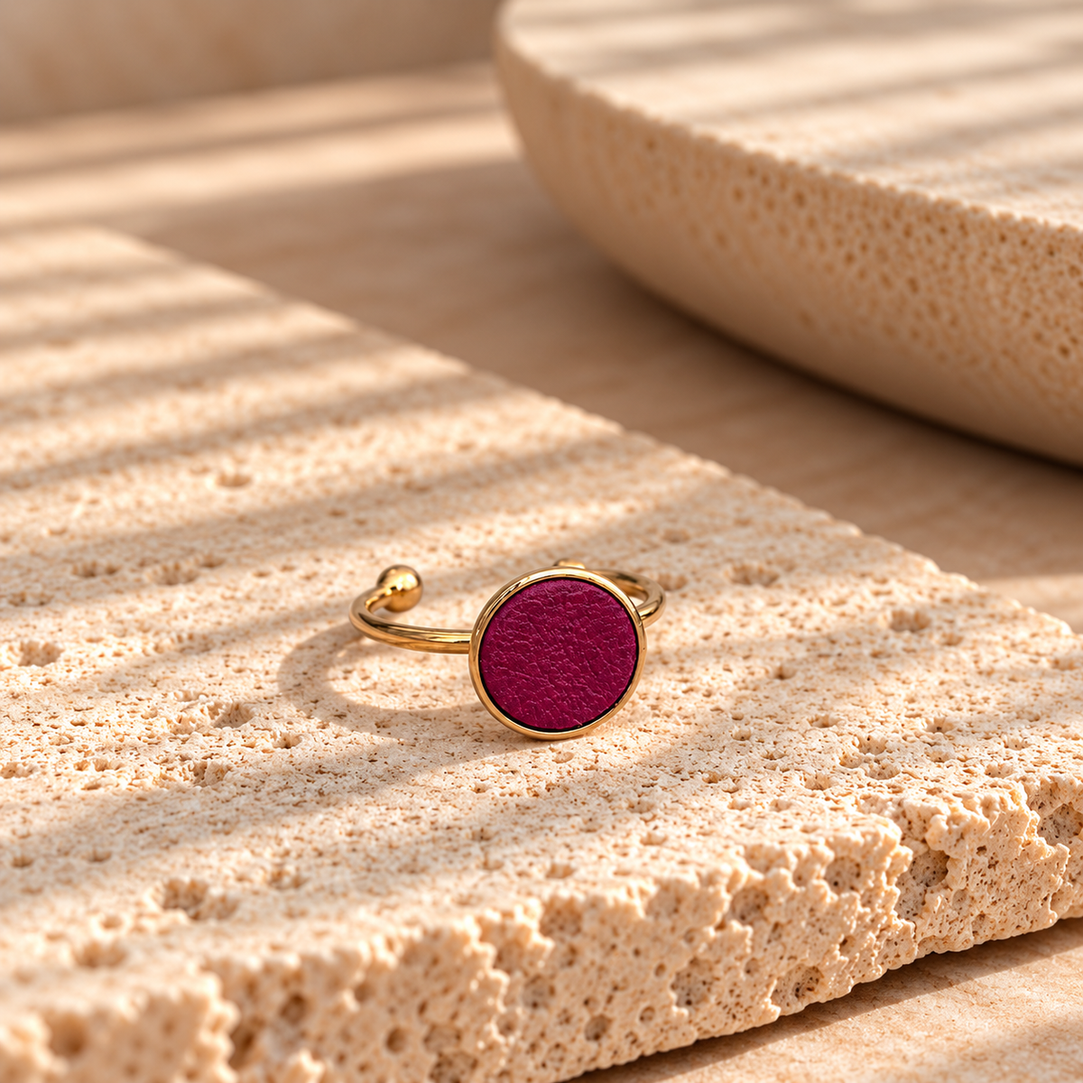 SMALL ROUND LEATHER RING