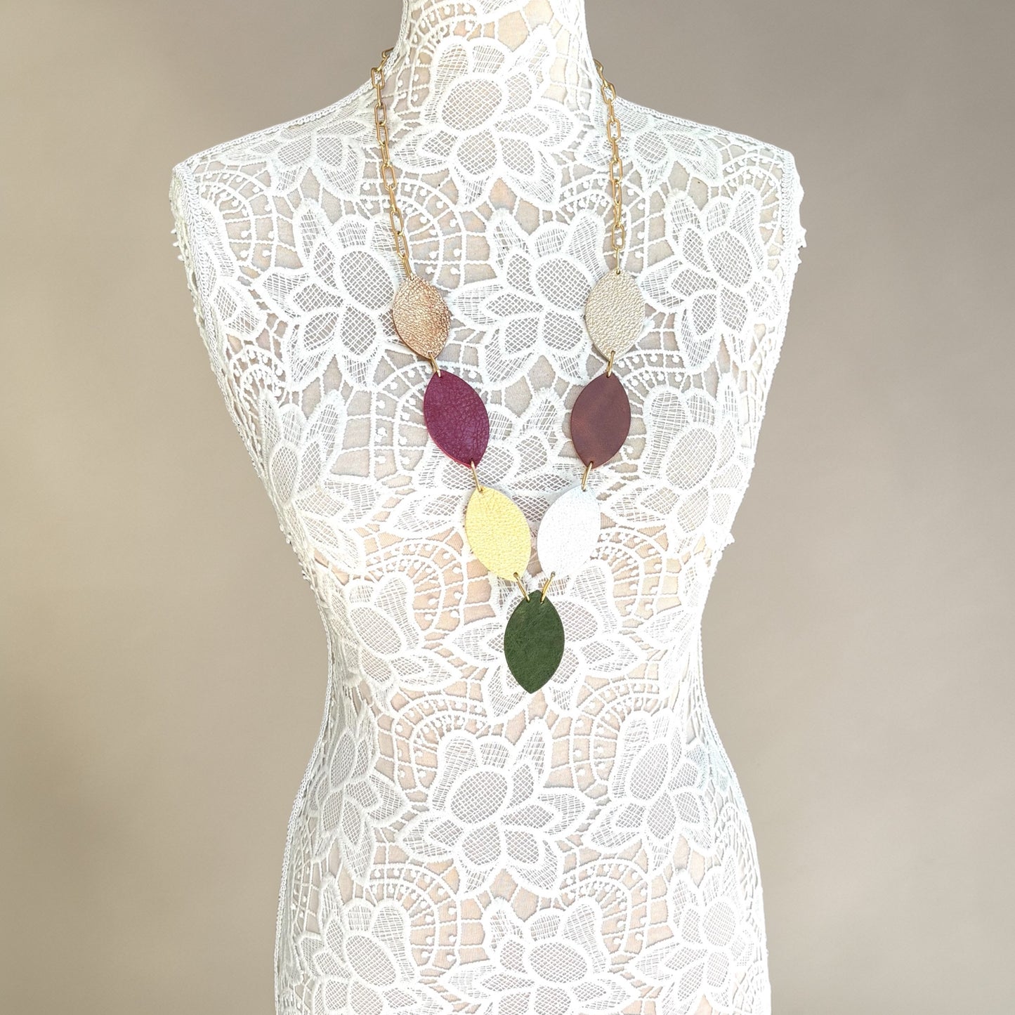 LEATHER LEAVES NECKLACE