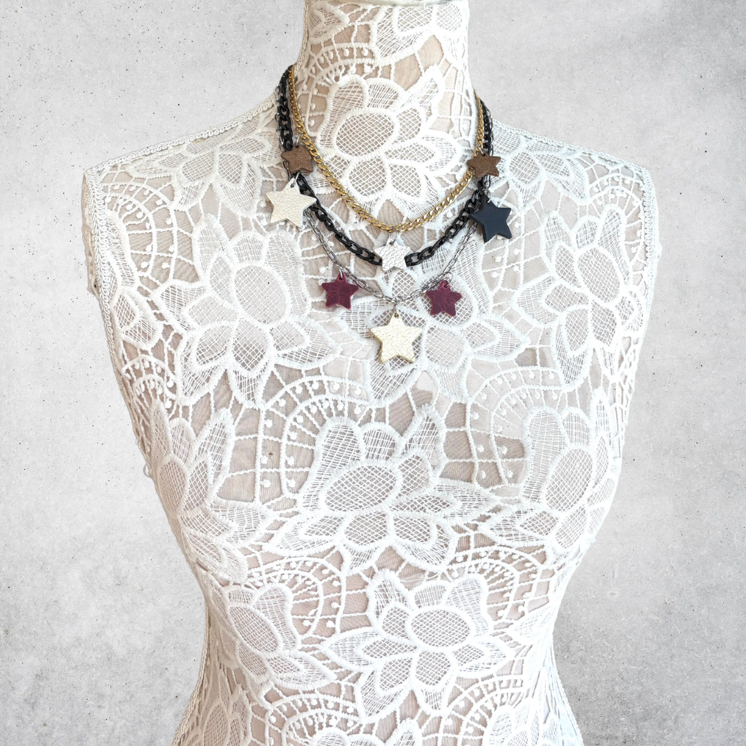 LEATHER STARS NECKLACE