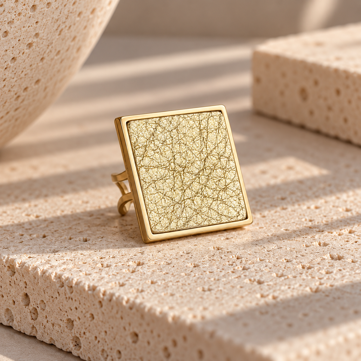 SQUARE LEATHER RING