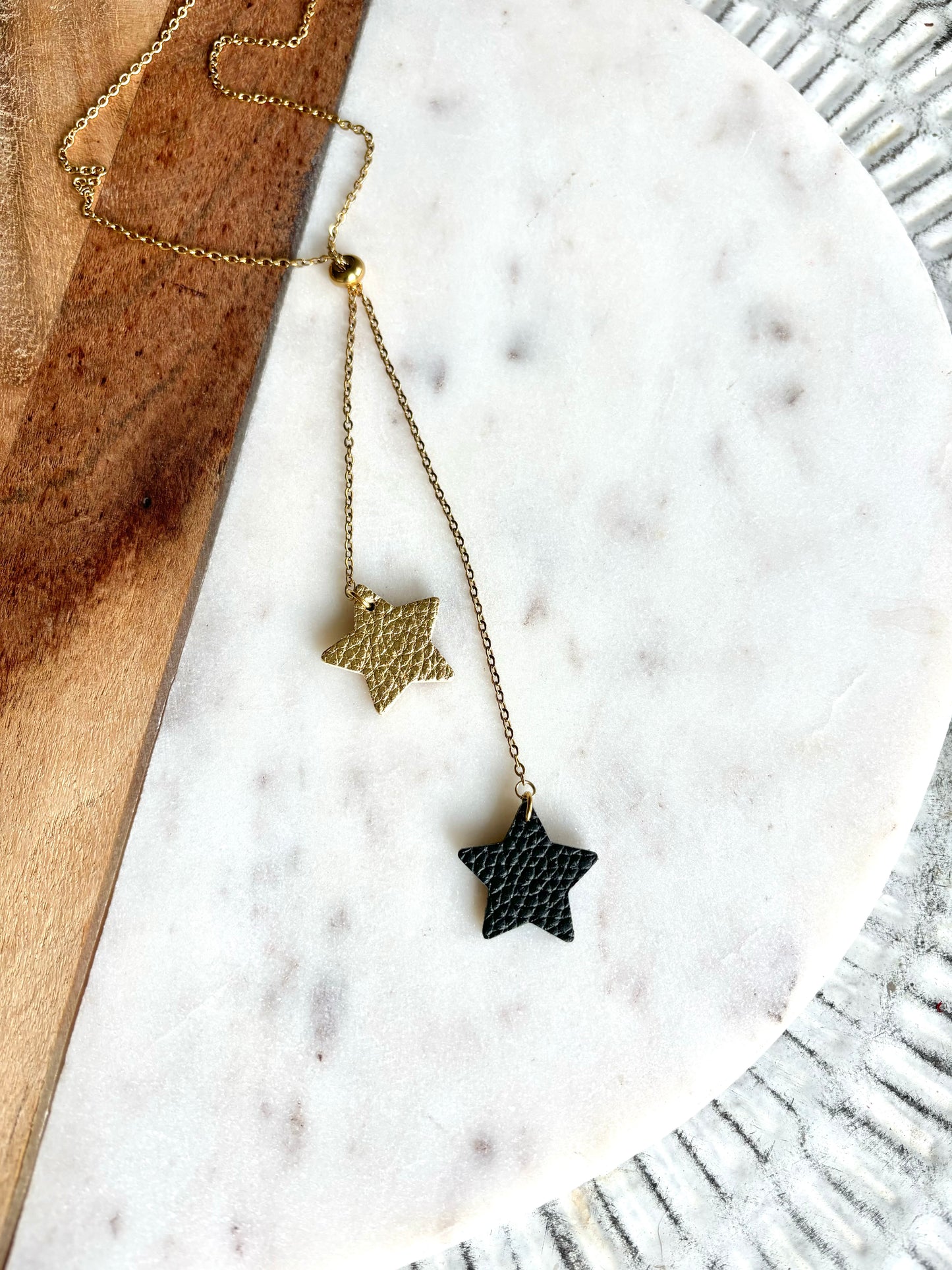 LEATHER STARS NECKLACE