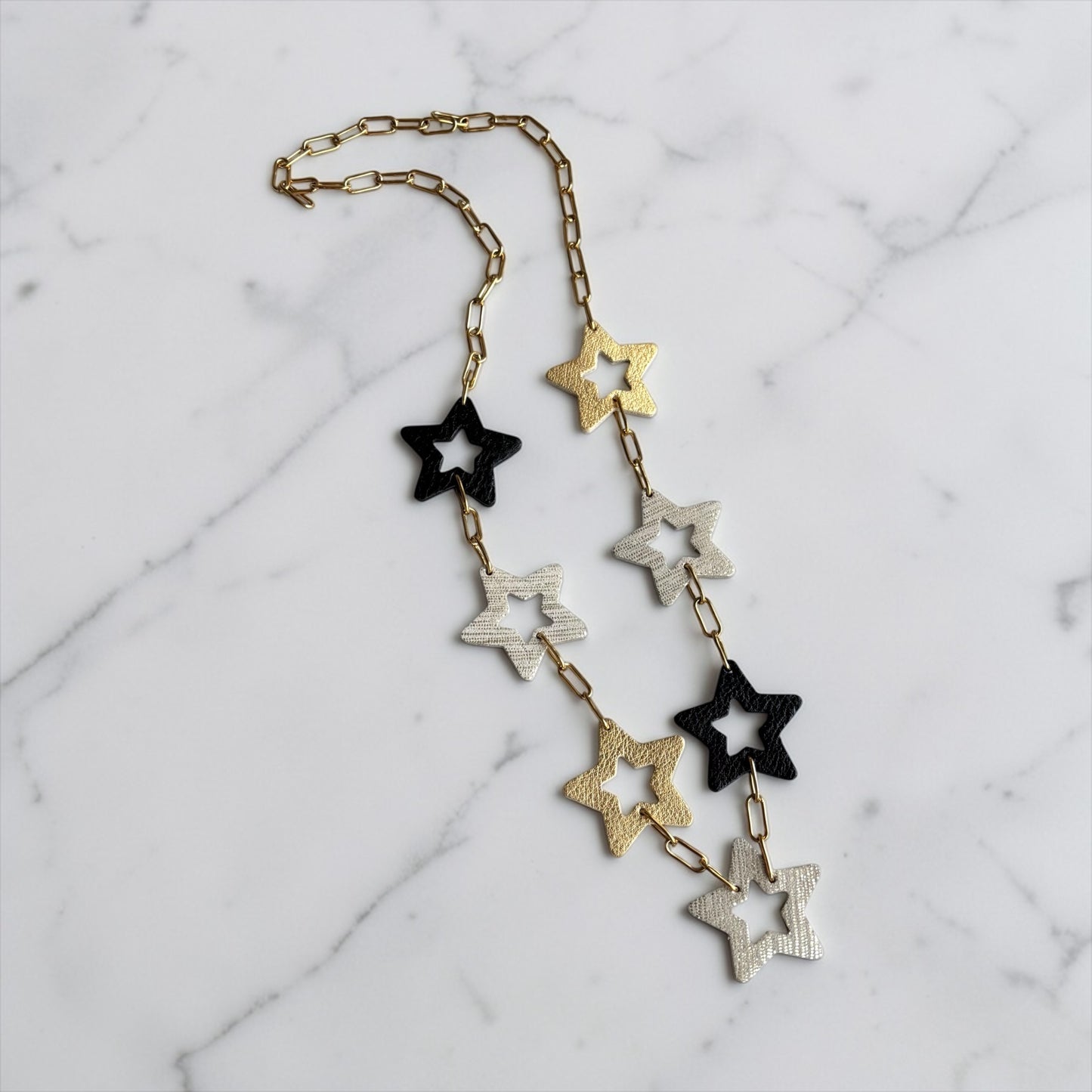 LEATHER STARS NECKLACE