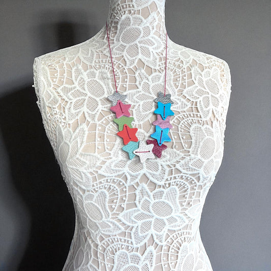 LEATHER STARS NECKLACE