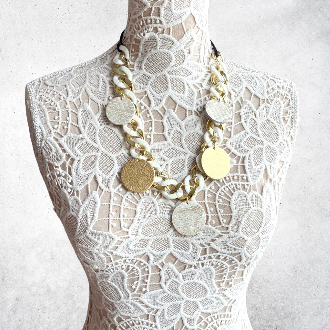 LEATHER CIRCLES NECKLACE