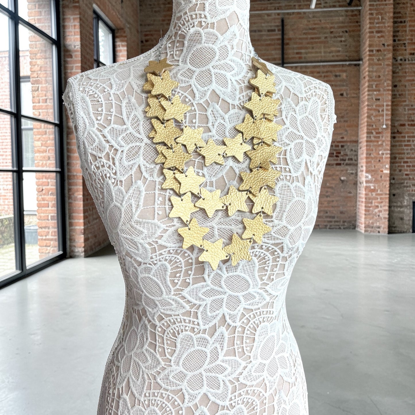 LEATHER STARS NECKLACE