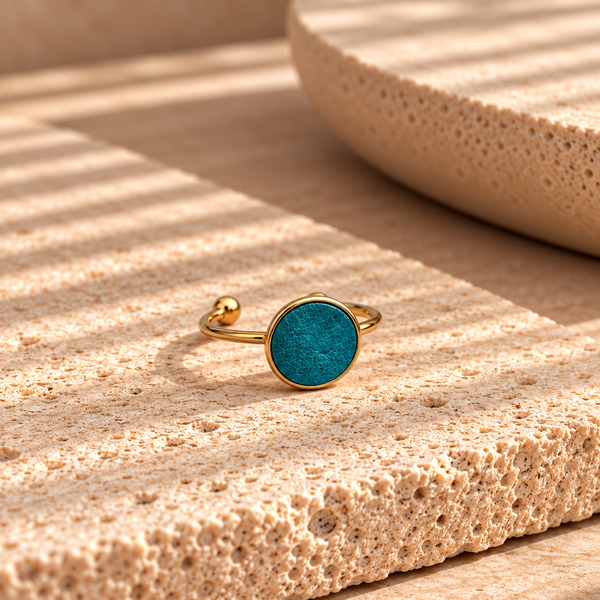 SMALL ROUND LEATHER RING