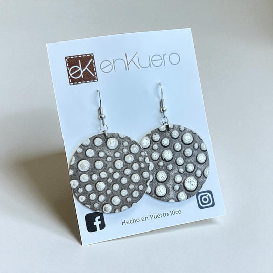 EMBOSSED LEATHER ROUND EARRINGS