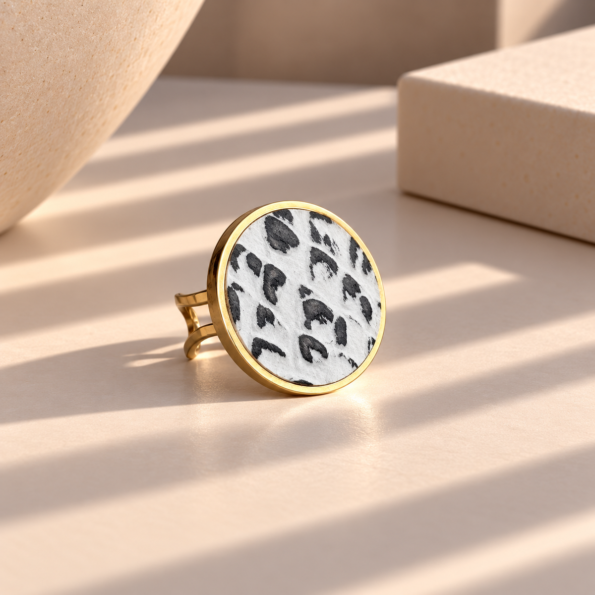ROUND LEATHER RING