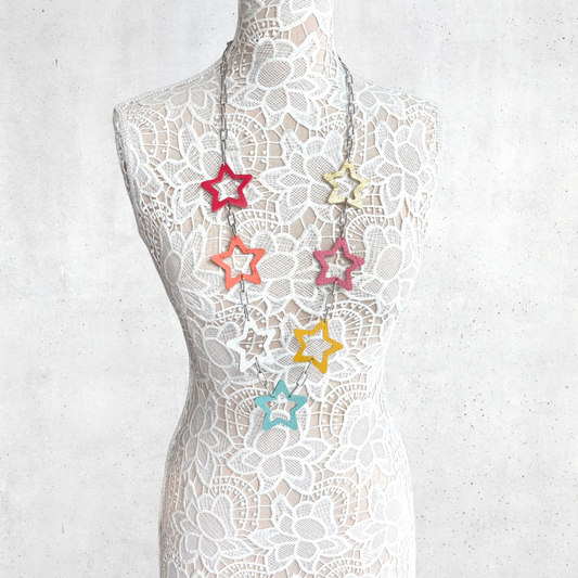 LEATHER STARS NECKLACE