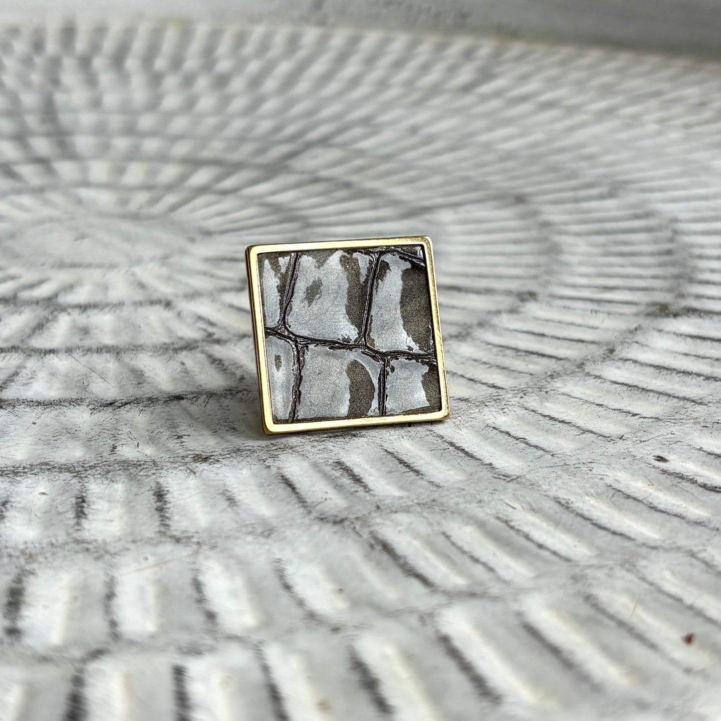 SQUARE LEATHER RING