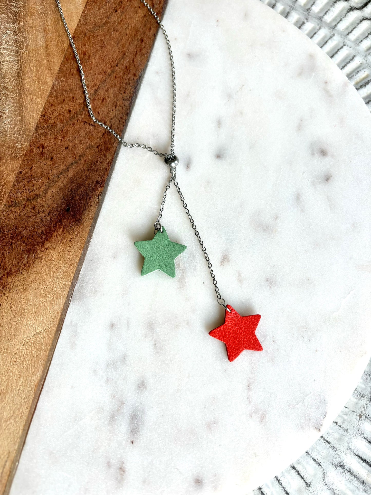 LEATHER STARS NECKLACE