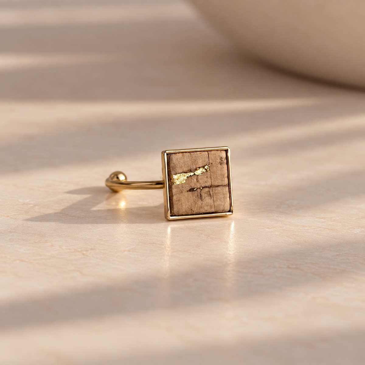 SMALL SQUARE LEATHER RING