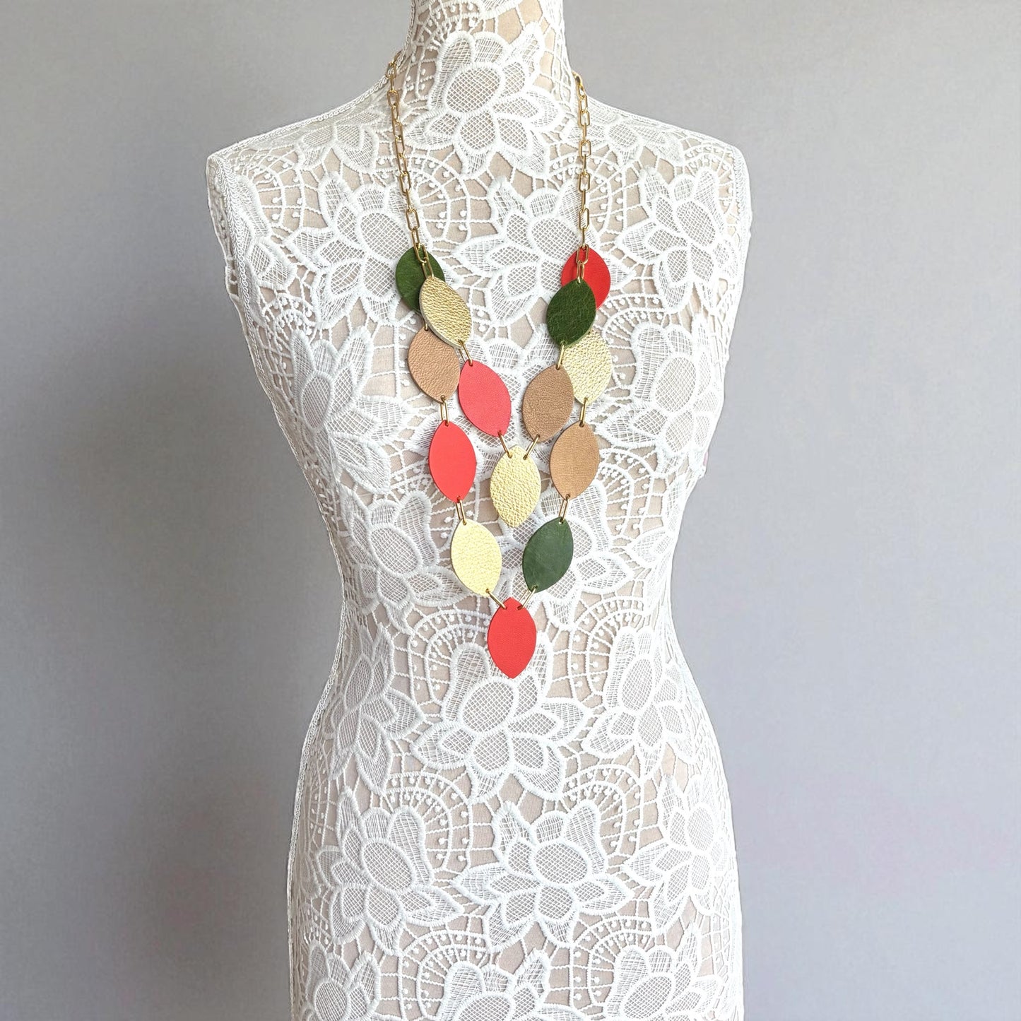 LEATHER LEAVES NECKLACE