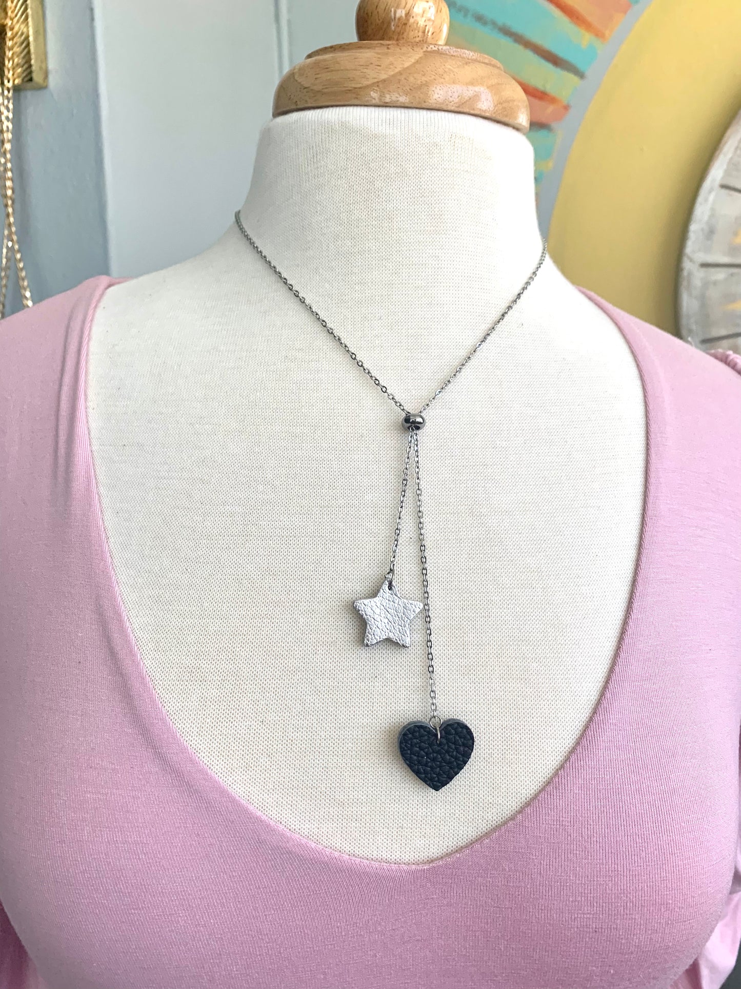 LEATHER HEART / STAR NECKLACE