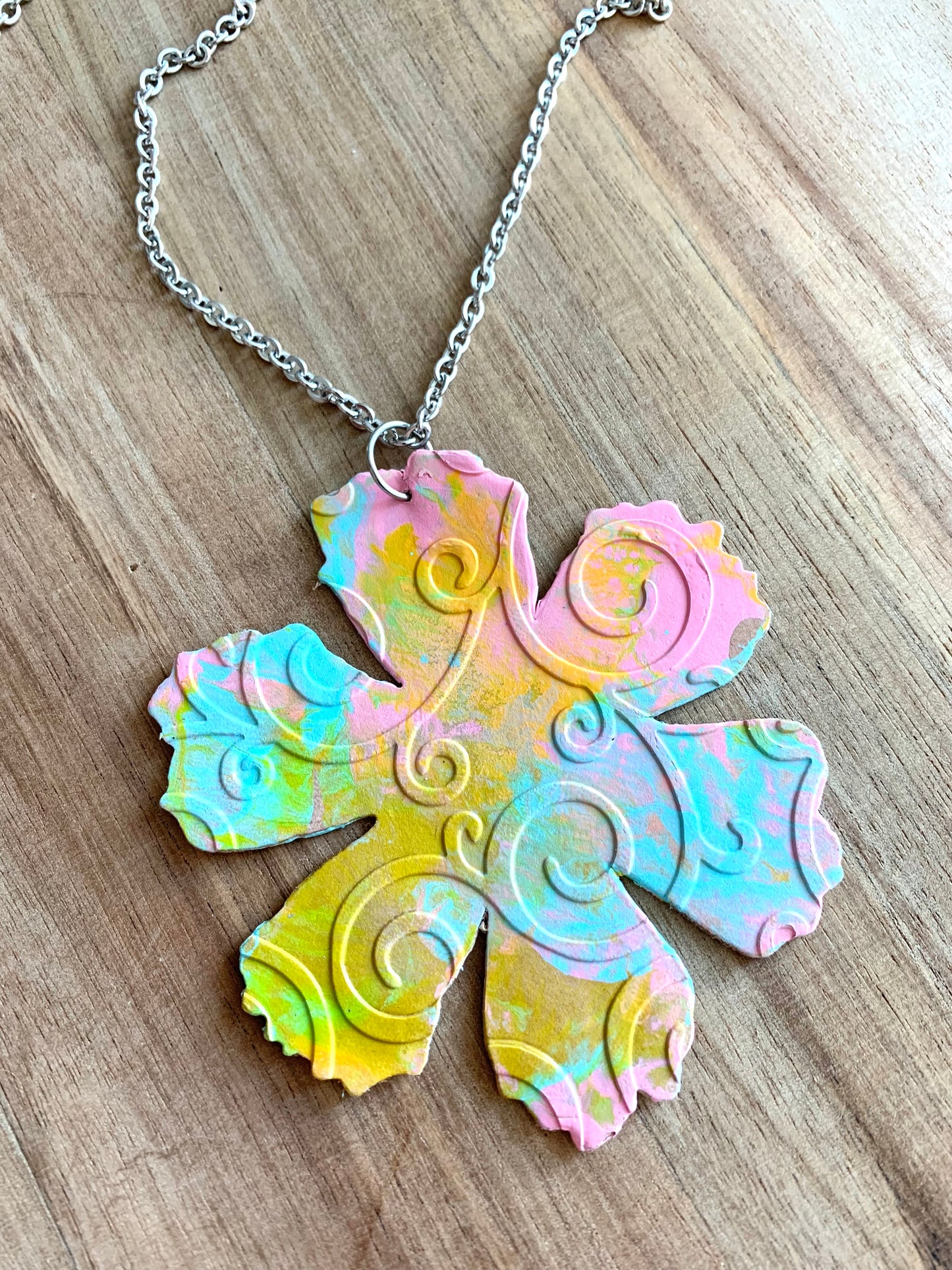 HAND PAINTED FLOWER NECKLACE