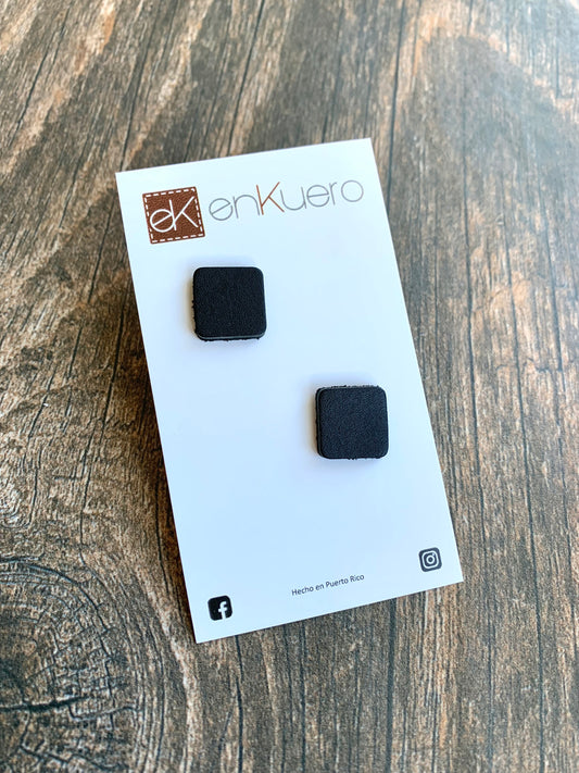 BLACK SQUARE STUD EARRINGS